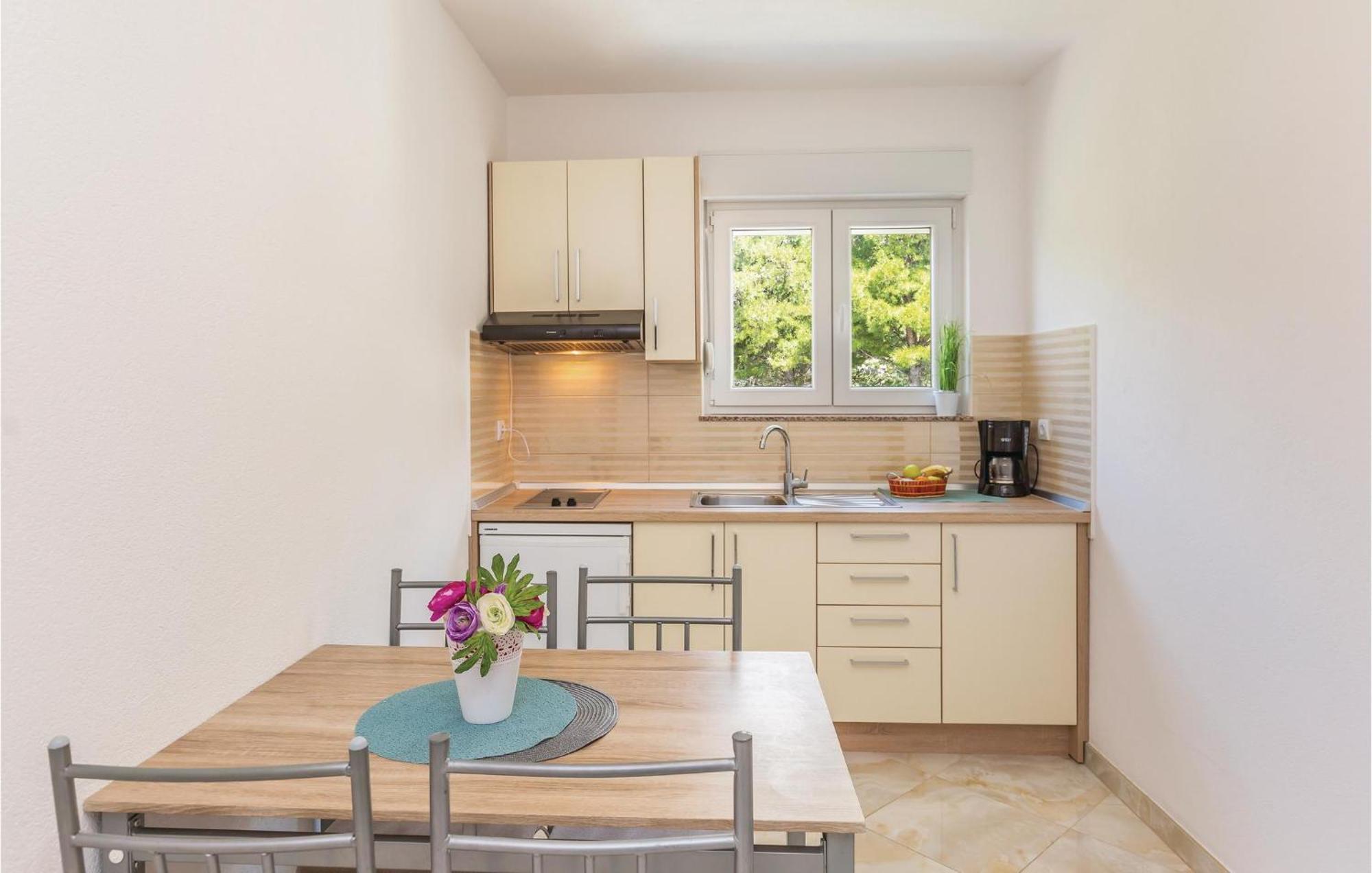 Awesome Apartment In Krvavica With Kitchen 외부 사진