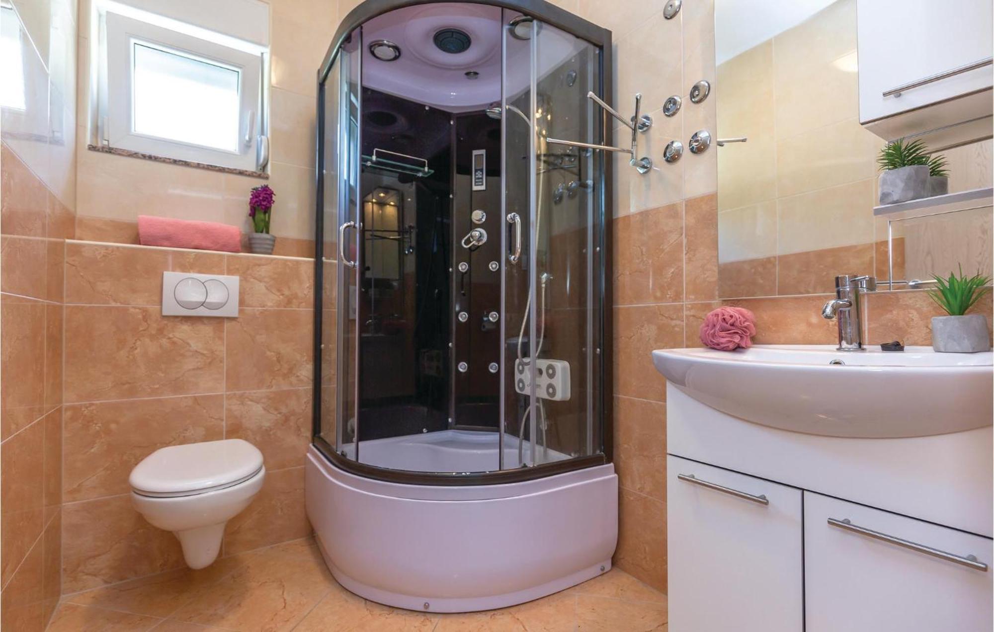 Awesome Apartment In Krvavica With Kitchen 외부 사진